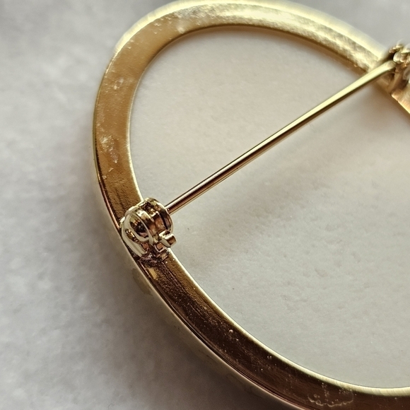 Oval Floral Pin with Gold Tone Edging, Pink Green Cream Gold Color, Pre-owned - Picture 4 of 5